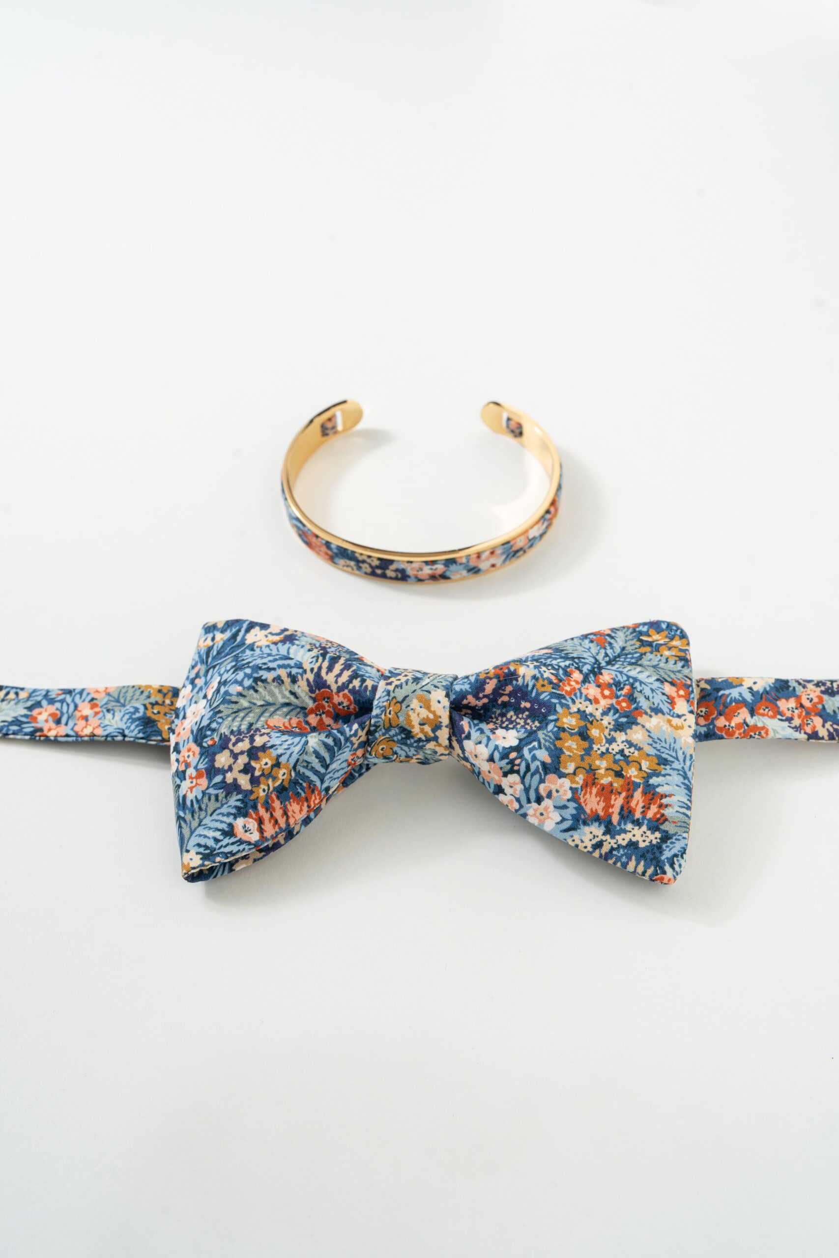 bracelet et noeud papillon connie bleu